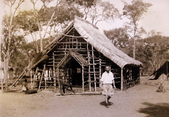 Fig. 1 - Building a temporary church at the Irish Capuchin mission at Mankoya, 1938